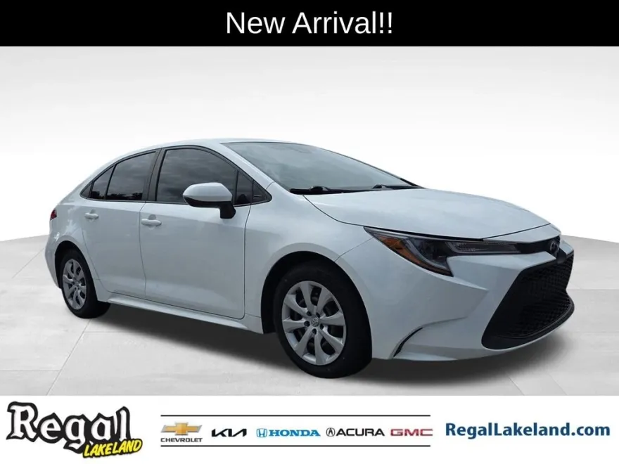 2022 Toyota Corolla LE photo 1