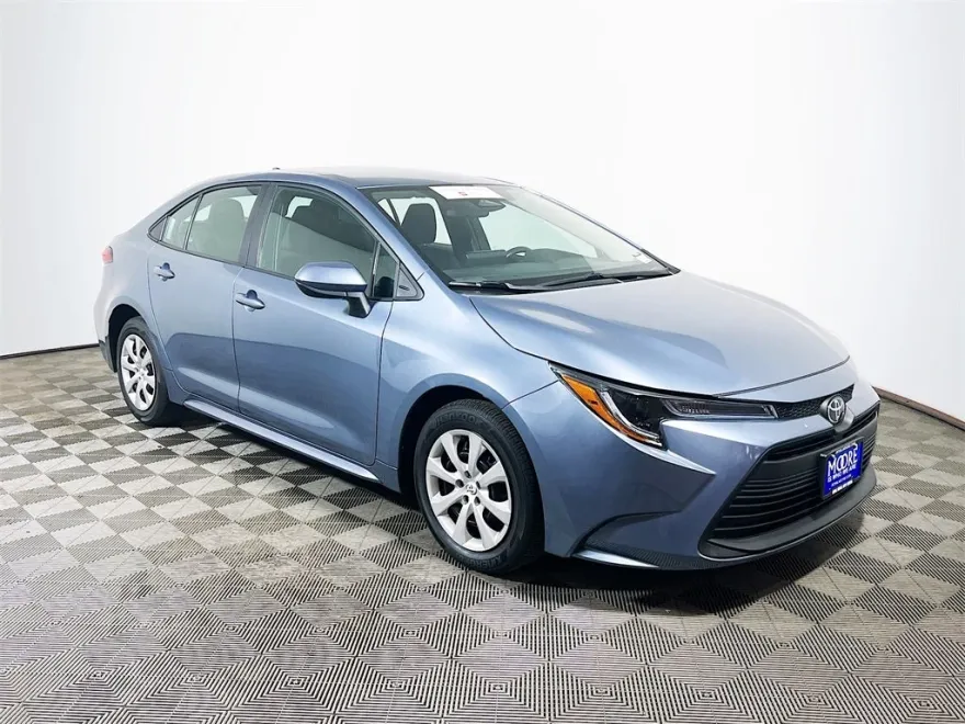 2024 Toyota Corolla LE photo 1