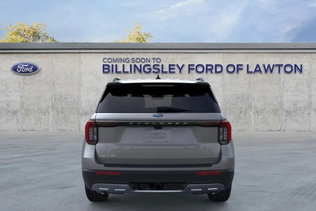2025 Ford Explorer photo 1