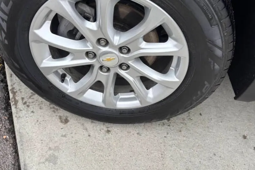2017 Chevrolet Malibu 1LT photo 1