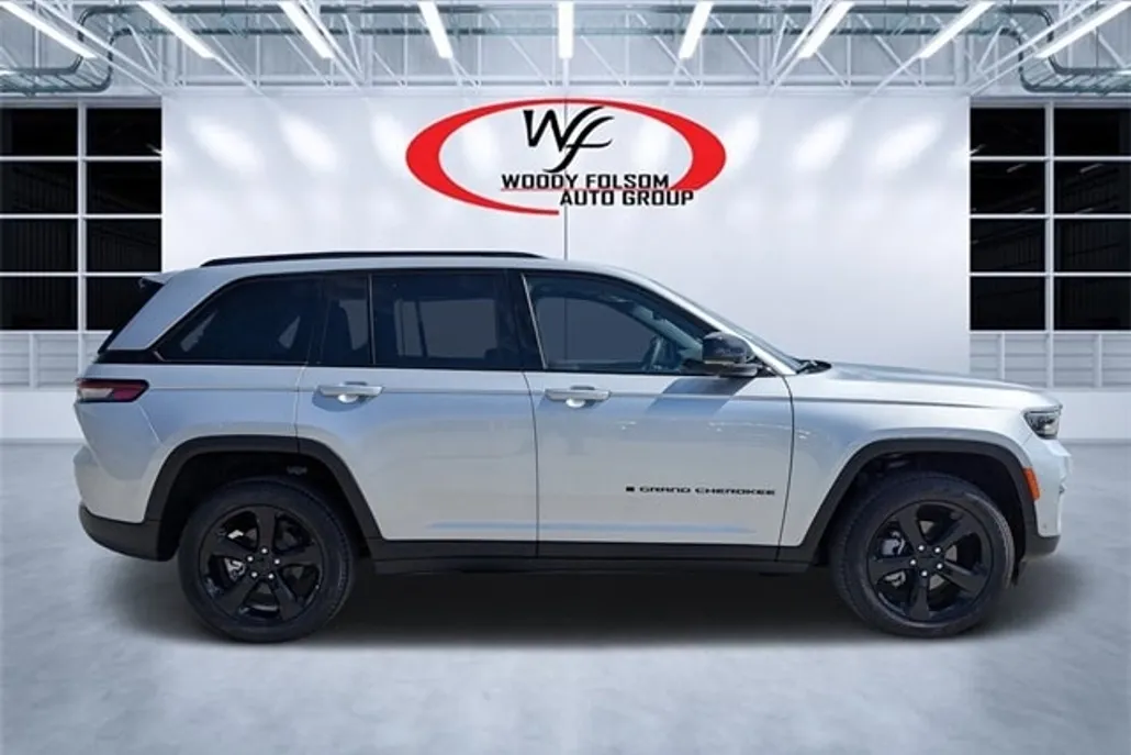2025 Jeep Grand Cherokee Limited photo 1