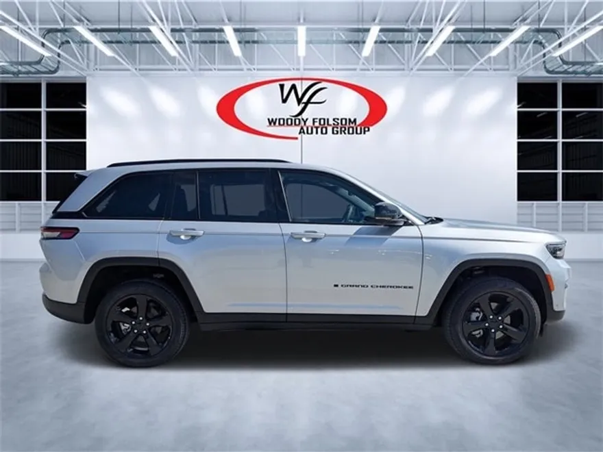 2025 Jeep Grand Cherokee Limited photo 1