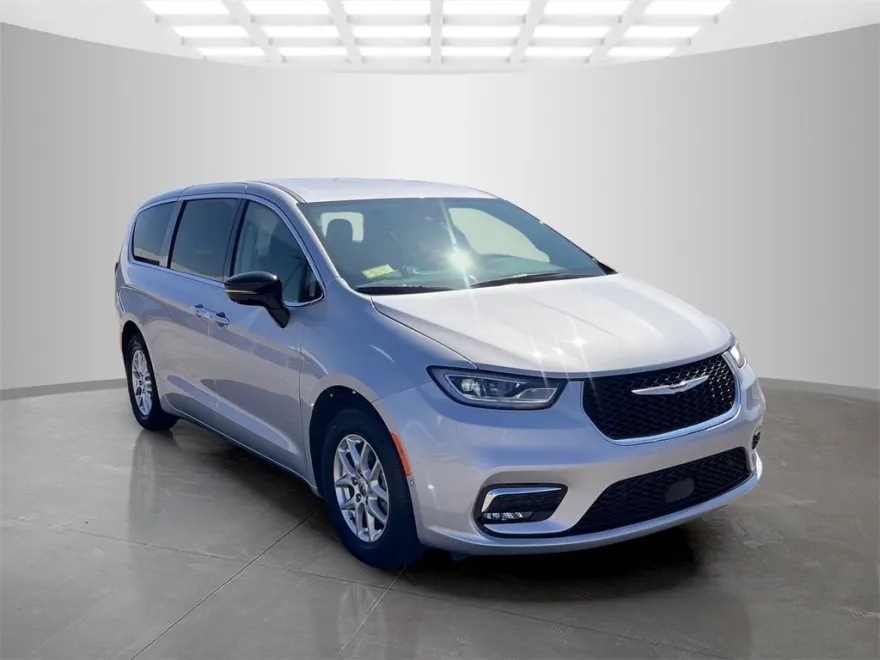 2024 Chrysler Pacifica Touring L photo 1
