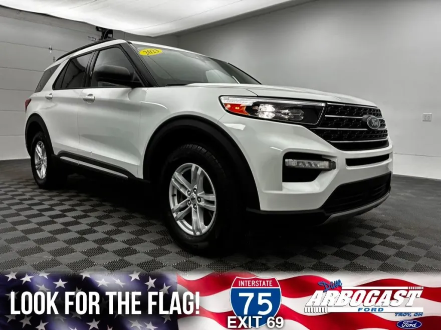 2023 Ford Explorer XLT photo 1