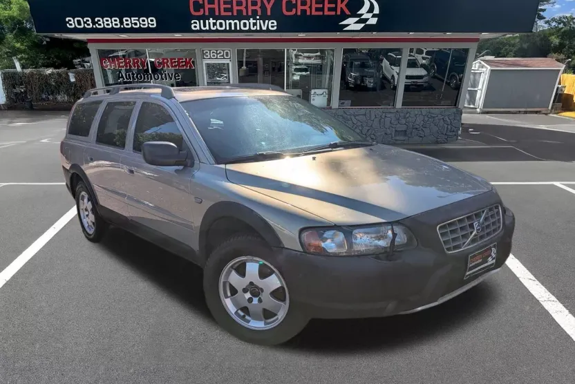 2001 Volvo V70 XC photo 1