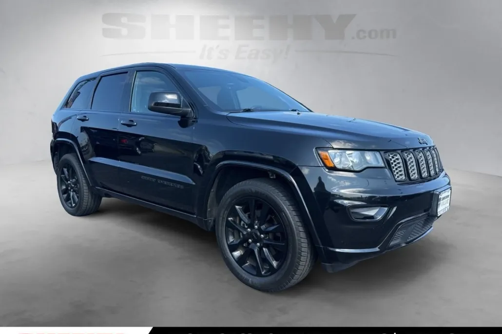 2017 Jeep Grand Cherokee Altitude photo 1