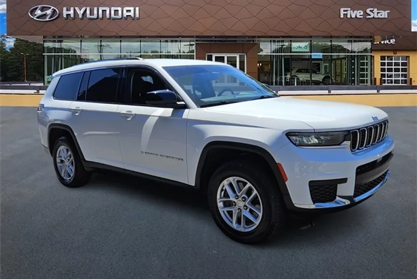 2023 Jeep Grand Cherokee Laredo photo 1
