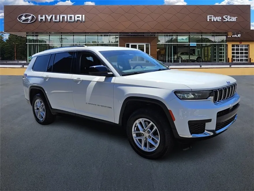 2023 Jeep Grand Cherokee Laredo photo 1