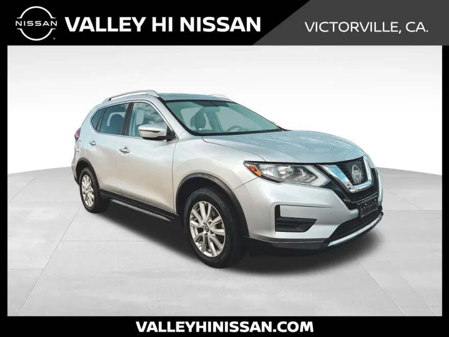 2017 Nissan Rogue SV photo 1