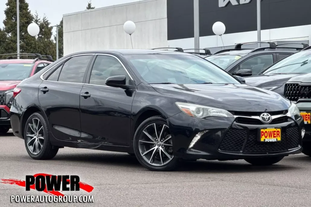 2016 Toyota Camry XSE photo 1