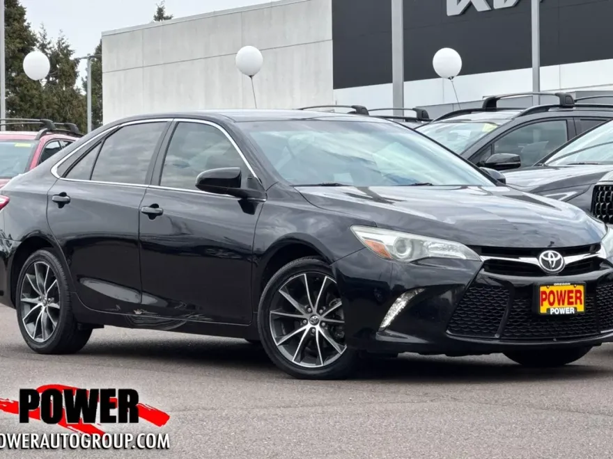 2016 Toyota Camry XSE photo 1