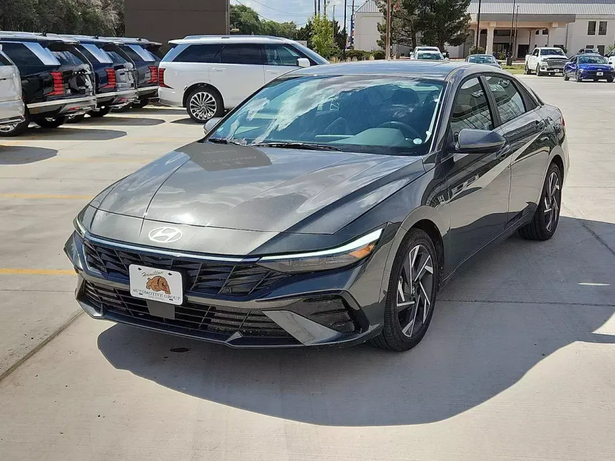 2025 Hyundai Elantra SEL Convenience photo 1