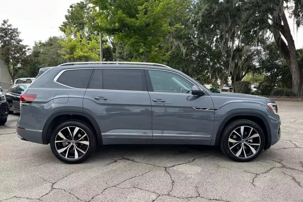 2026 Volkswagen Atlas SEL Premium R-Line photo 1