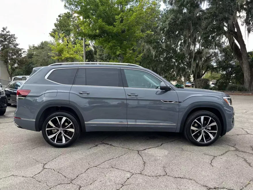2026 Volkswagen Atlas SEL Premium R-Line photo 1