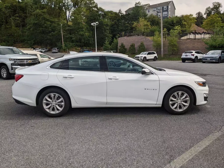 2024 Chevrolet Malibu 1LT photo 1