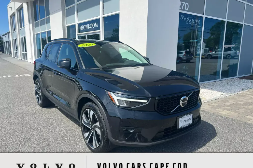 2024 Volvo XC40 Plus photo 1