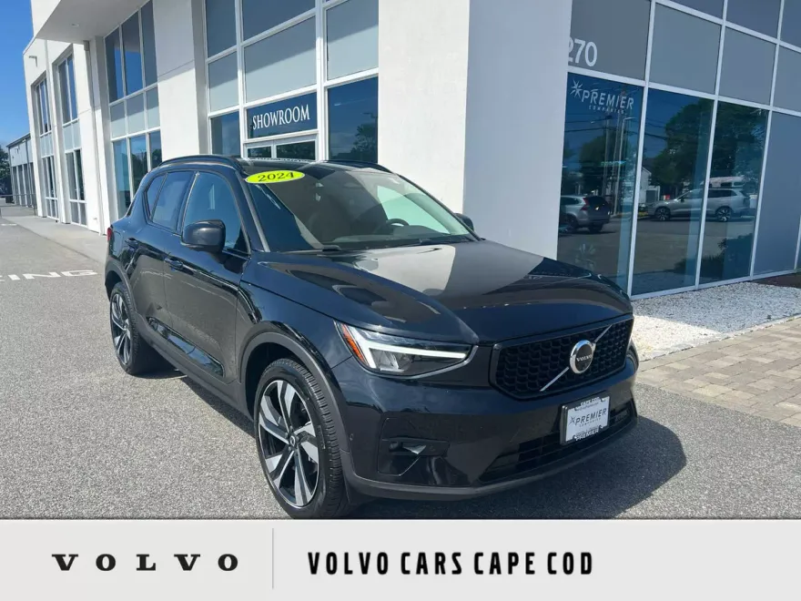 2024 Volvo XC40 Plus photo 1