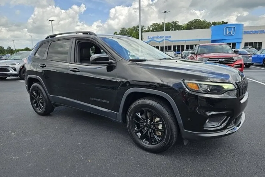 2023 Jeep Cherokee Altitude photo 1