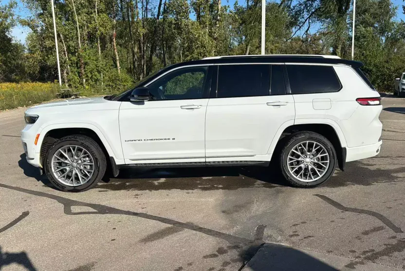 2023 Jeep Grand Cherokee L Summit Reserve photo 1