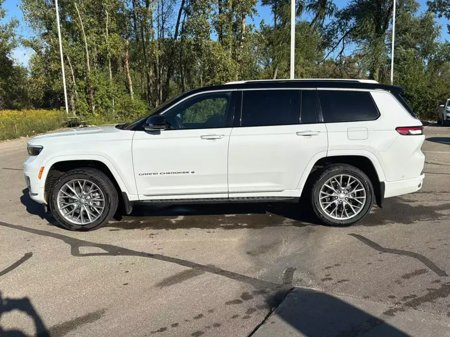 2023 Jeep Grand Cherokee L Summit Reserve photo 1