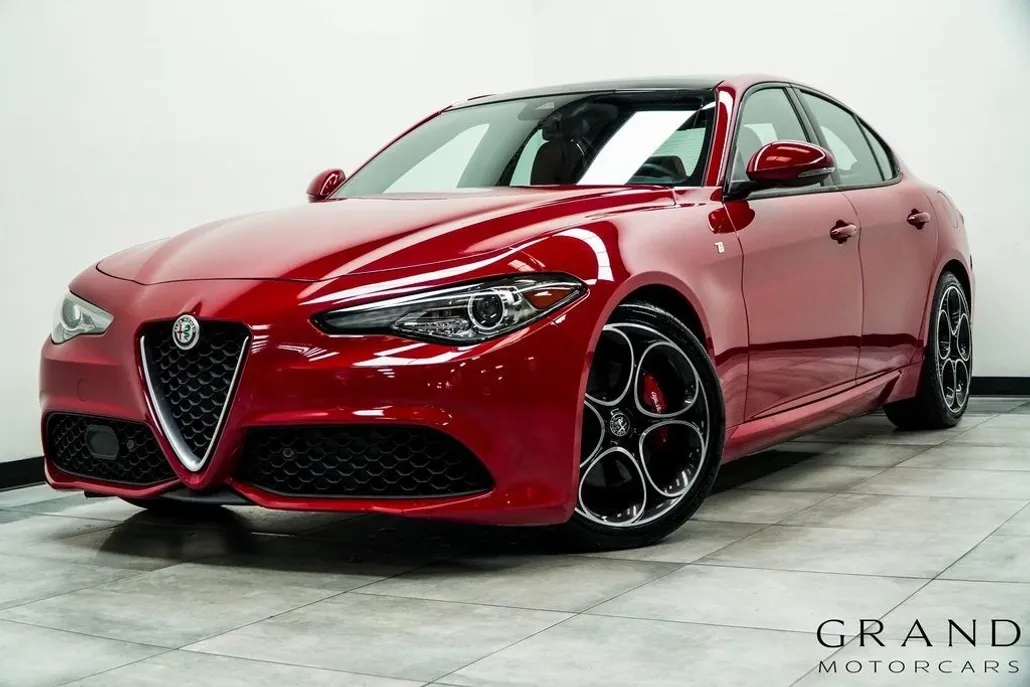 2022 Alfa Romeo Giulia Ti photo 1