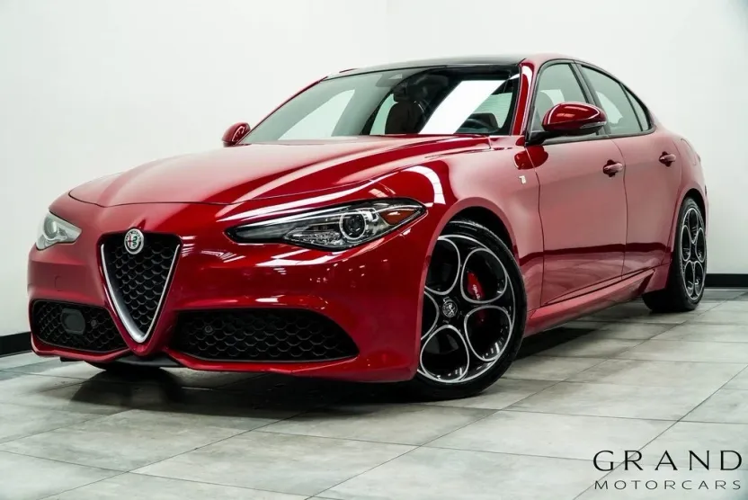 2022 Alfa Romeo Giulia Ti photo 1