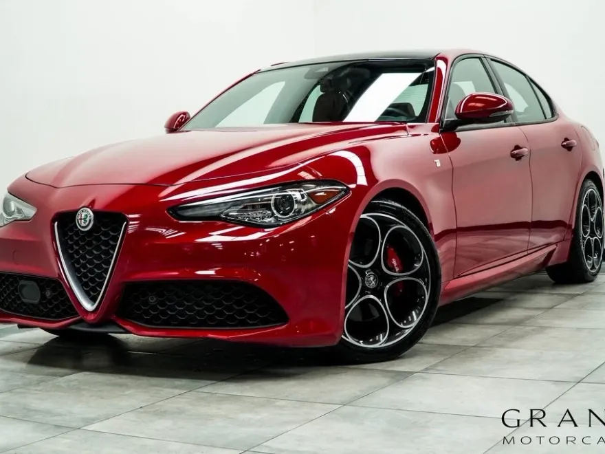 2022 Alfa Romeo Giulia Ti photo 1