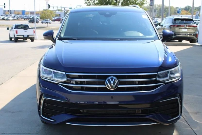 2024 Volkswagen Tiguan SEL R-Line Black photo 1