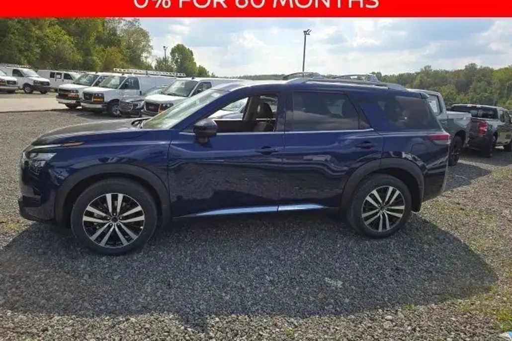 2025 Nissan Pathfinder Platinum photo 1