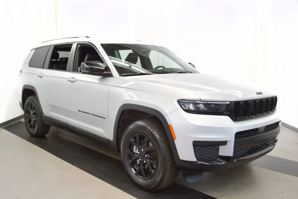 2024 Jeep Grand Cherokee Altitude photo 1