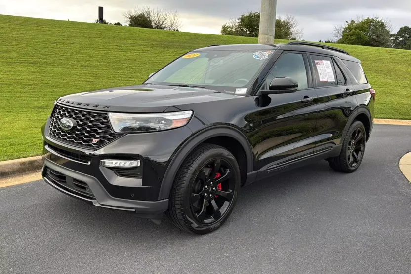 2024 Ford Explorer ST photo 1