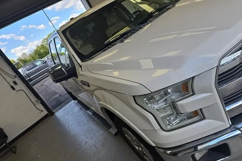 2016 Ford F-150 Lariat photo 1
