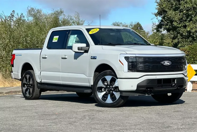 2024 Ford F-150 Lightning Platinum photo 1