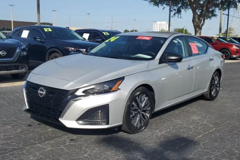 2024 Nissan Altima 2.5 SV photo 2