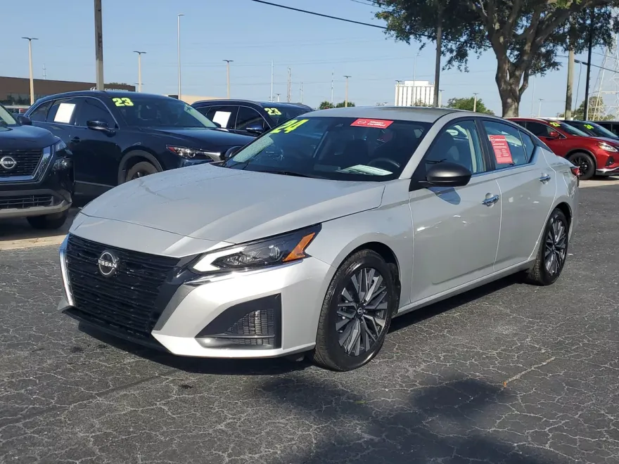 2024 Nissan Altima 2.5 SV photo 2