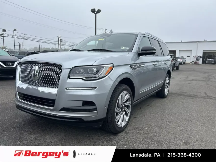 2022 Lincoln Navigator Reserve Luxury photo 1