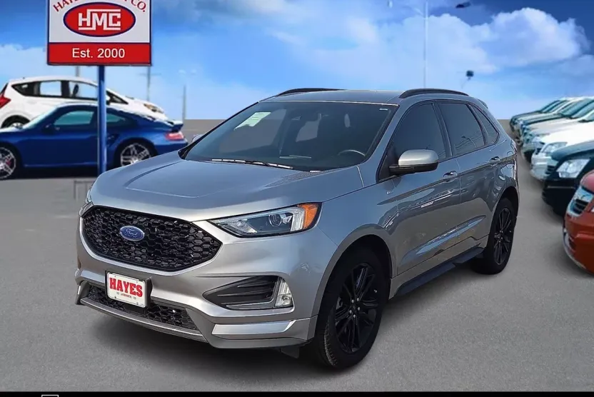 2023 Ford Explorer XLT photo 1