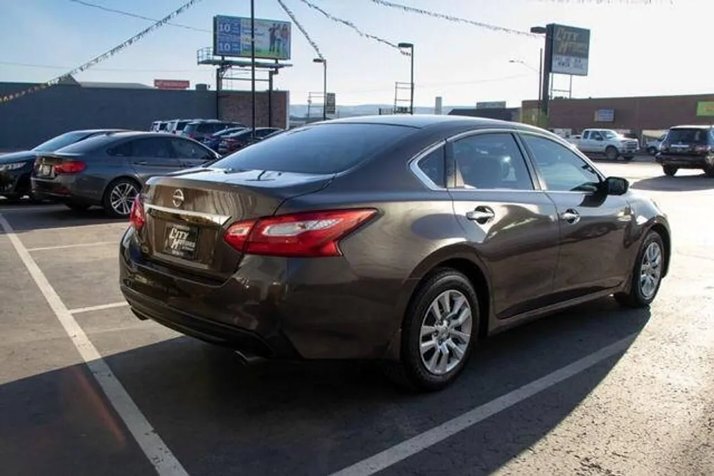 2016 Nissan Altima 2.5 S photo 1