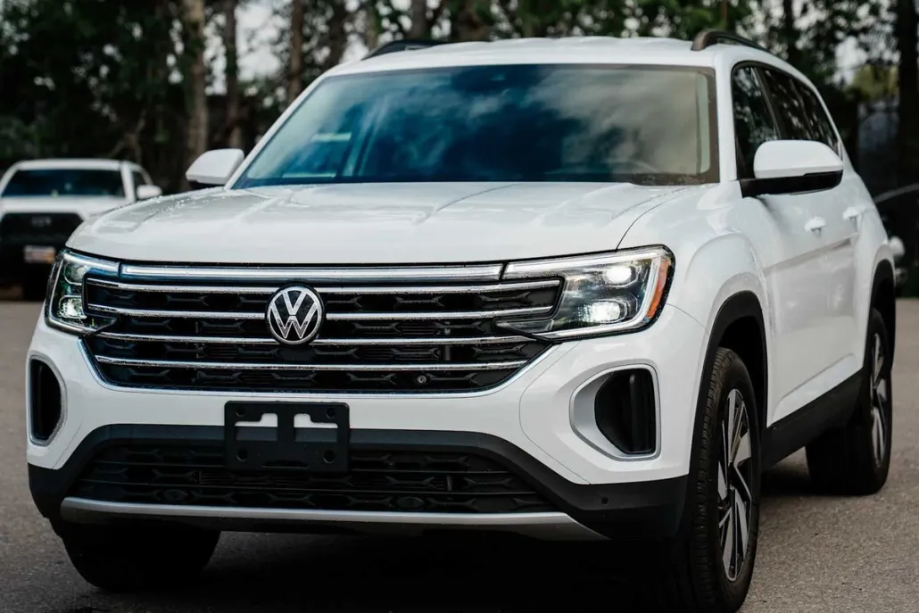 2025 Volkswagen Atlas SE photo 1