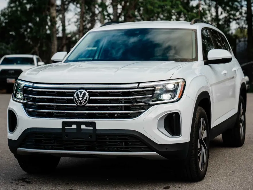 2025 Volkswagen Atlas SE photo 1