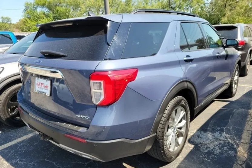 2021 Ford Explorer XLT photo 1