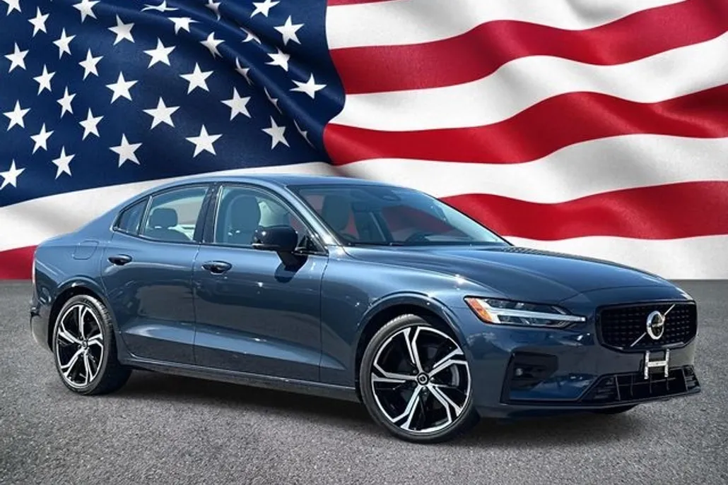 2024 Volvo S60 B5 Plus photo 1