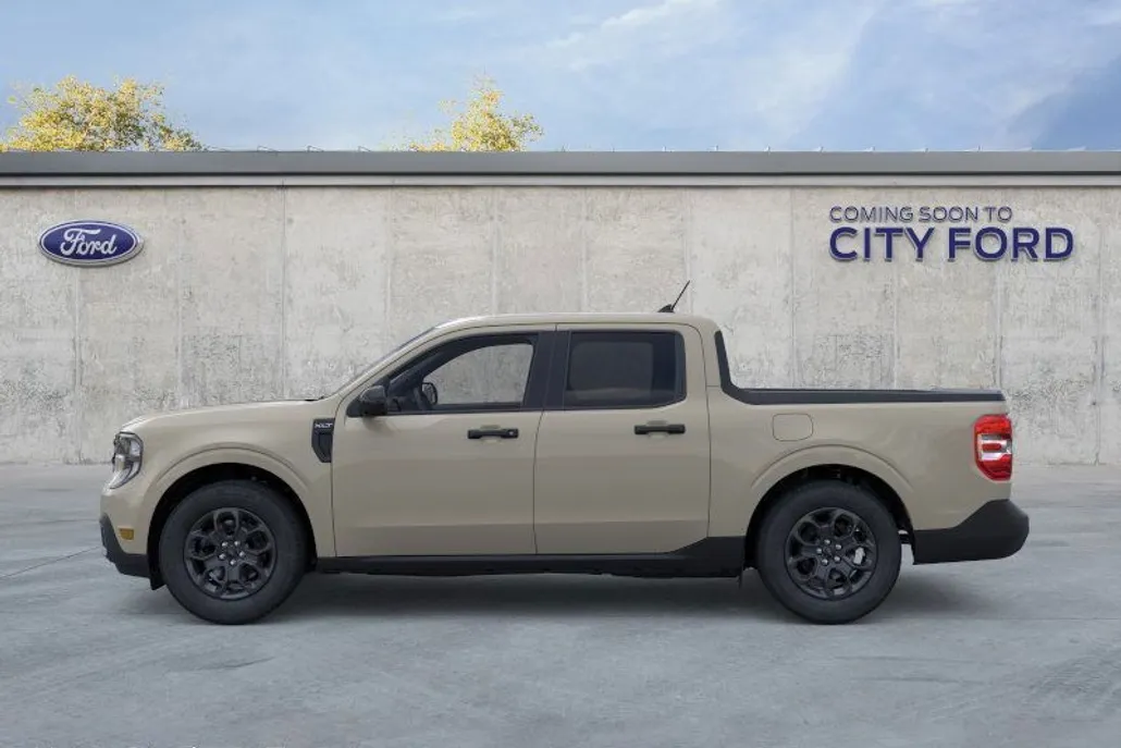2025 Ford Maverick XLT photo 1