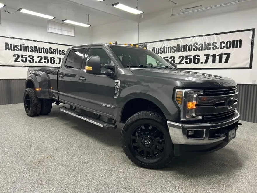 2019 Ford F-350 Lariat photo 1