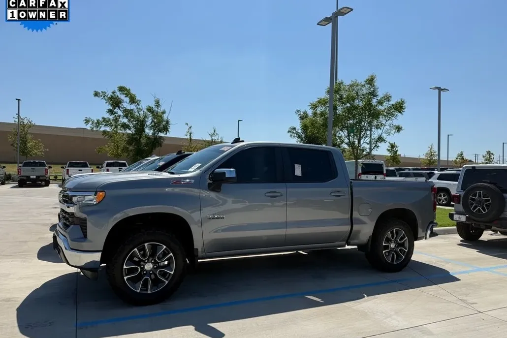 2023 Chevrolet Silverado 1500 LT Texas Edition photo 1
