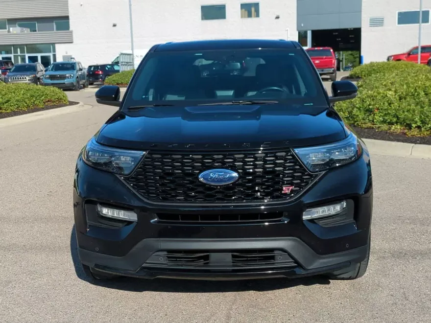 2022 Ford Explorer ST photo 1