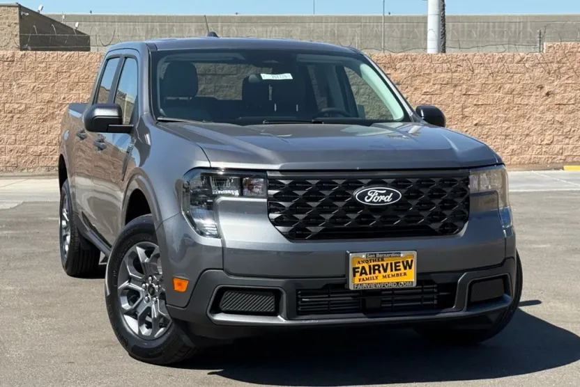 2025 Ford Maverick XLT photo 1