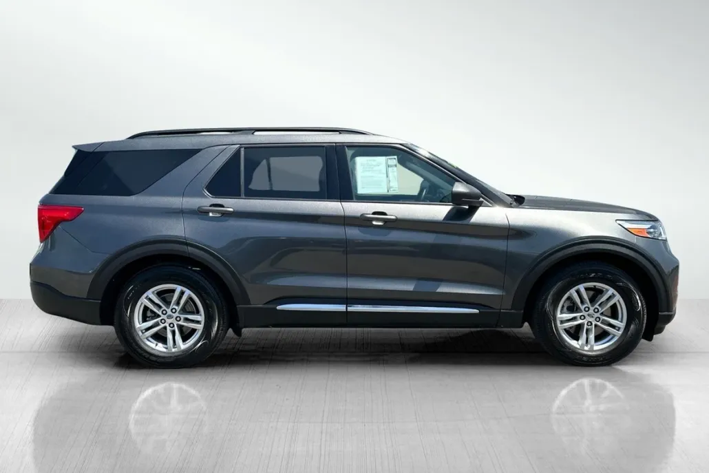 2020 Ford Explorer XLT photo 1