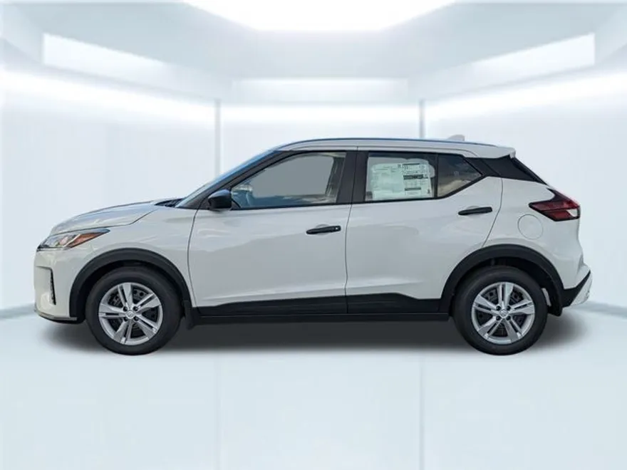 2025 Nissan Kicks Play S photo 1