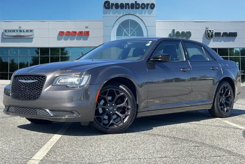 2020 Chrysler 300 Touring photo 1